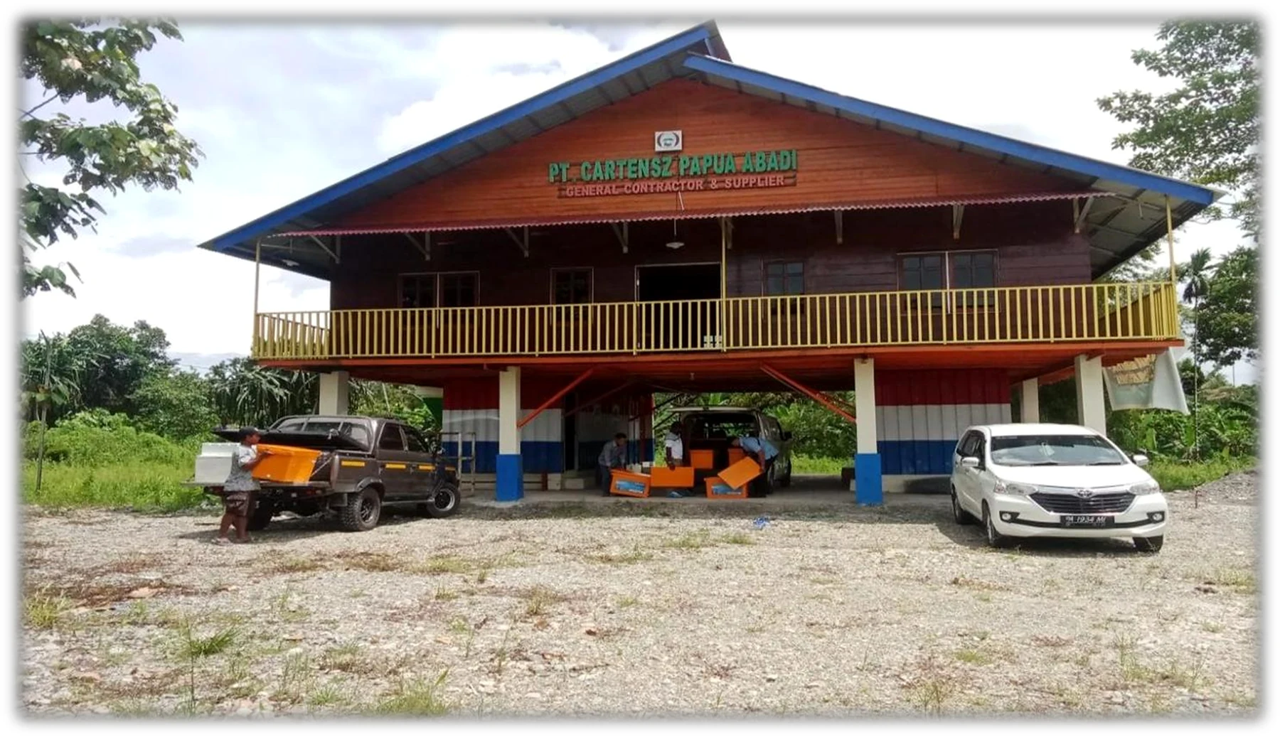Gedung perusahaan yang ditampilkan dalam company profile PT Carstensz Papua Abadi
